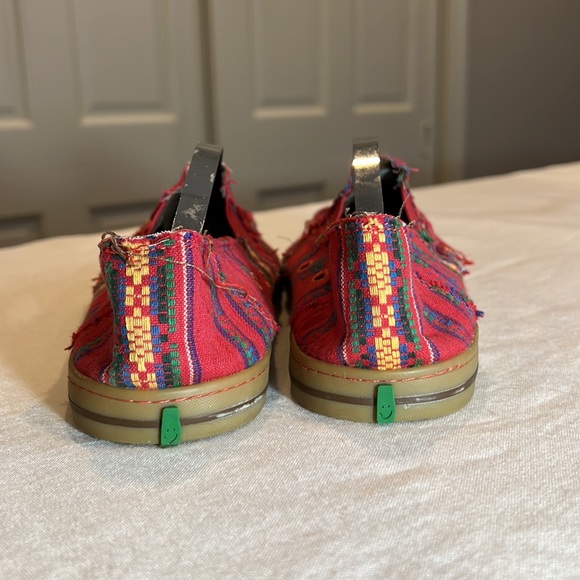 Sanuk Southwestern design canvas rubber sole beach shoes - Picture 6 of 8